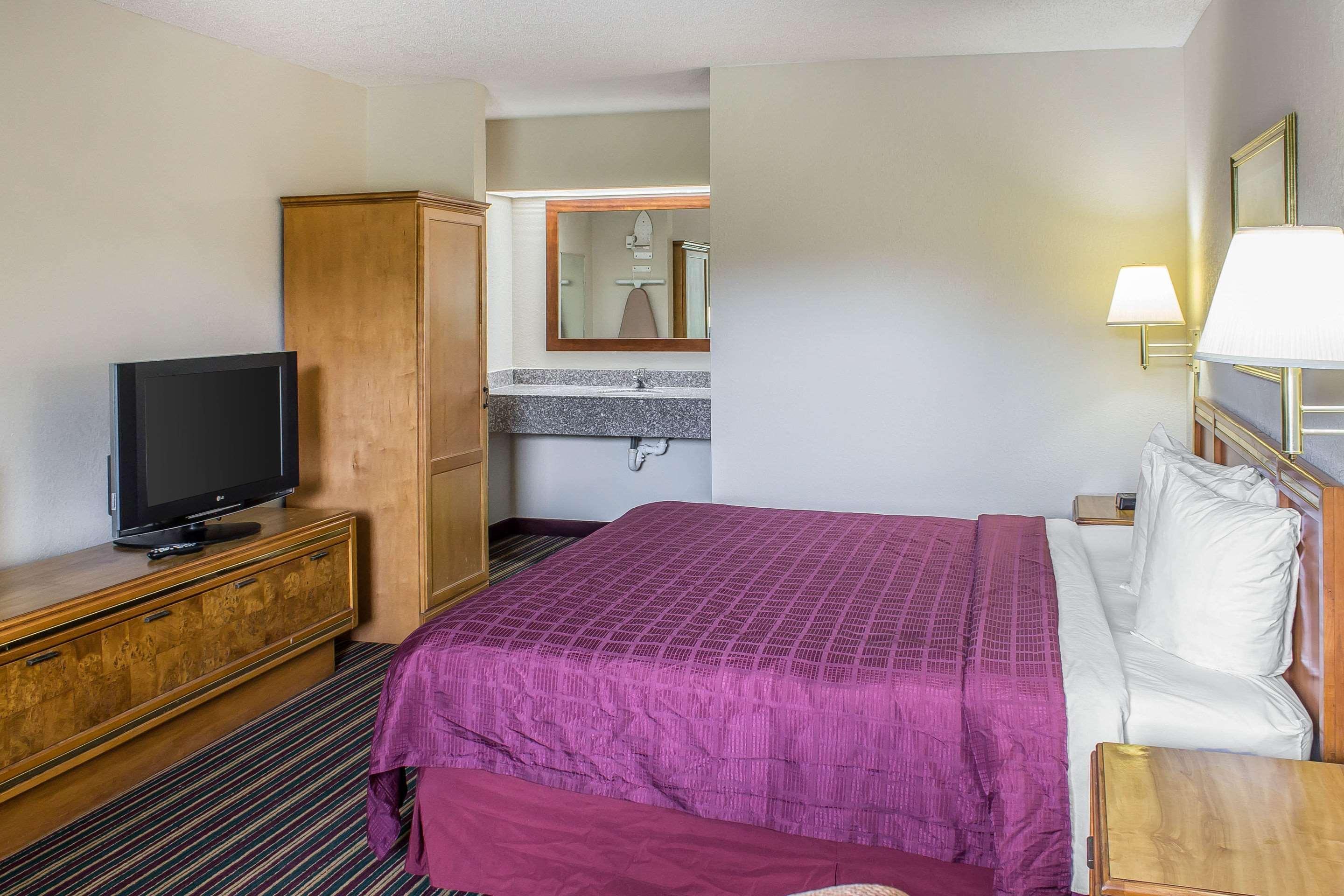 Econo Nc Lodge Sanford